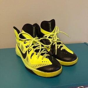 Boys’ Nike Hyperdunk sz. 6y